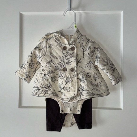 Carter’s Matching Set - Picture 2 of 4